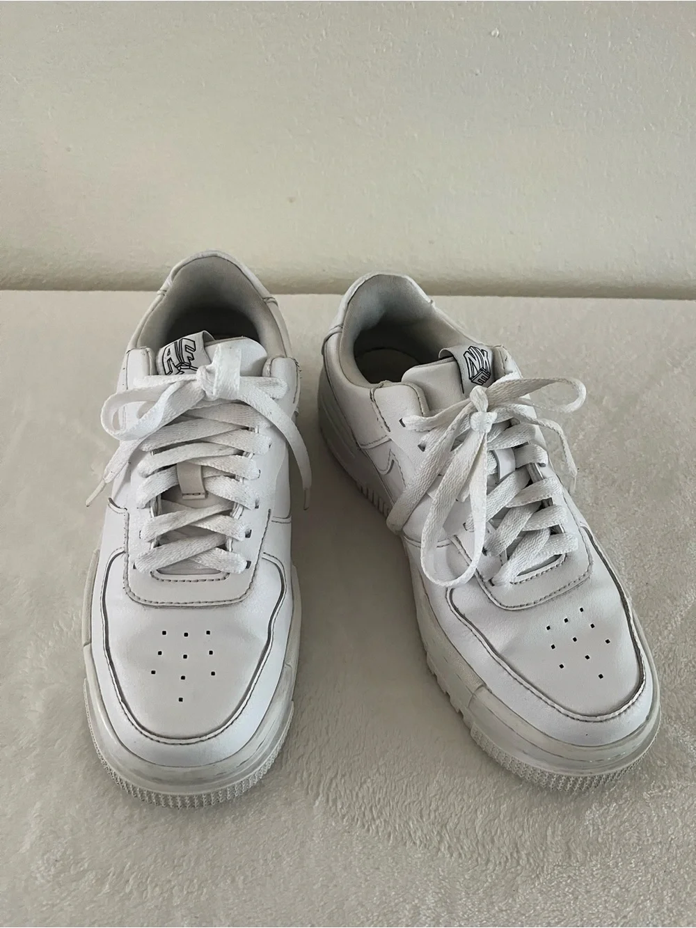 Nike White Leather Girls Low Profile Sneakers 5